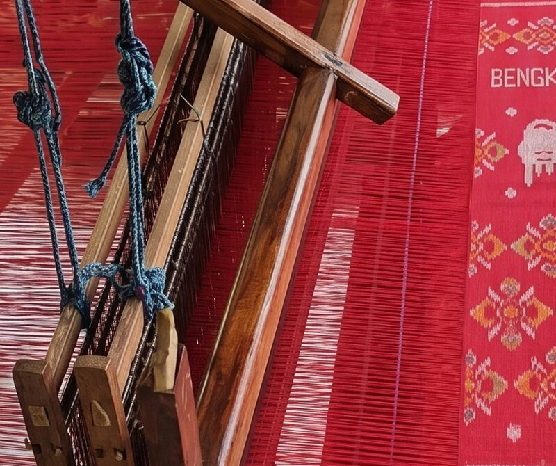 Kain Tenun Sutra Bali