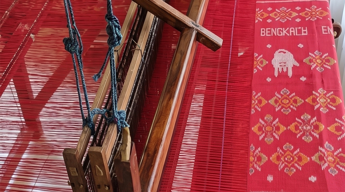 Kain Tenun Sutra Bali